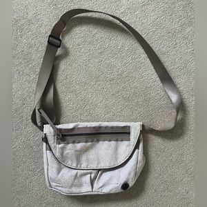 Lululemon Festival Bag II
Freckle Flower Dune White